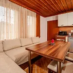 Guest house комплекс божидарица Progled